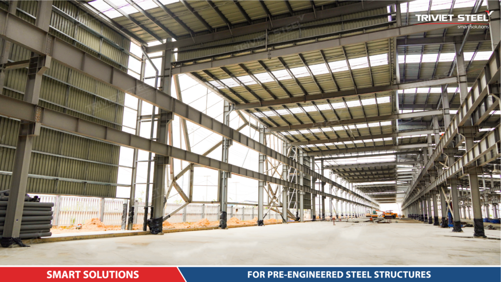 The steel structure comprises these three main components