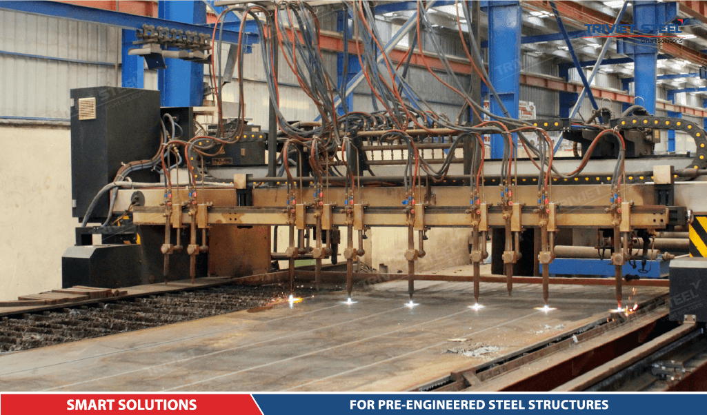 Nhà Thép Trí Việt có nhiều máy móc hiện đại phục vụ cho việc sản xuất kết cấu thép