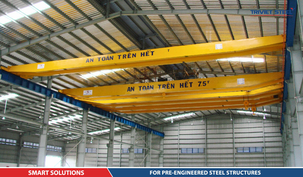 Cầu trục nhà xưởng là loại thiết bị nâng hạ hàng hóa được sử dụng trong các nhà xưởng, kho bãi.
