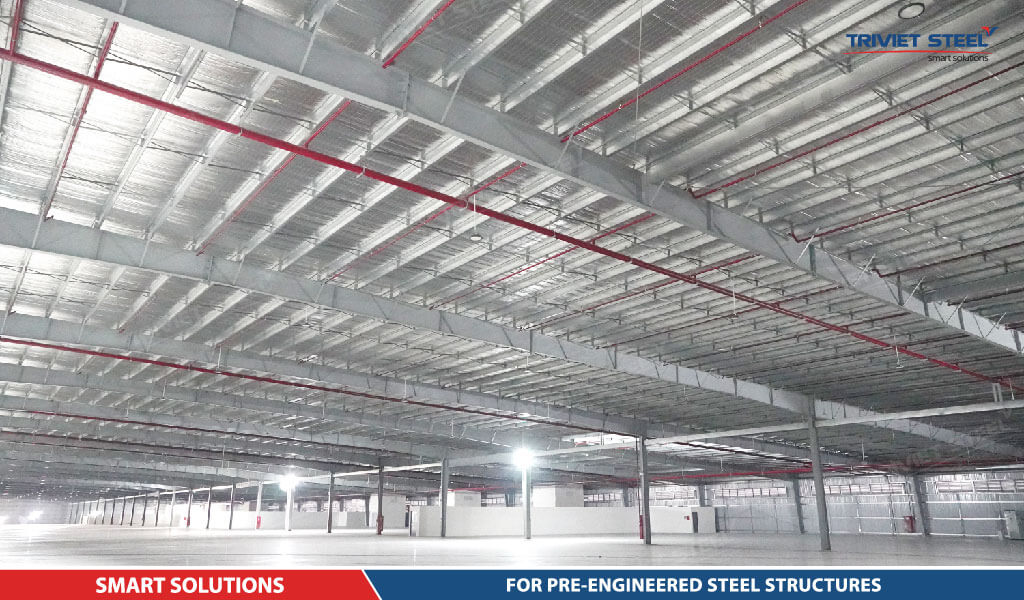 Various connection methods are used in steel building frames.