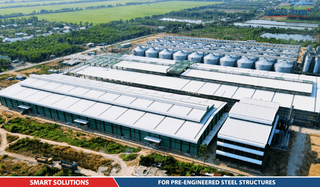 Steel structures have the advantages of being lightweight, strong, durable, easy to install, and very suitable for prefabricated steel buildings.